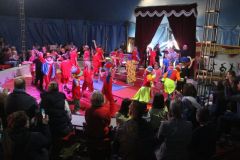 Die Mädchen und Jungen der Grundschule Falkenberg/Varrelbusch zeigten im Zirkuszelt vollen Einsatz.