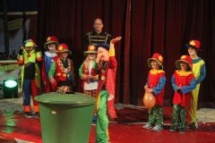 Die Mädchen und Jungen der Grundschule Falkenberg/Varrelbusch zeigten im Zirkuszelt vollen Einsatz.